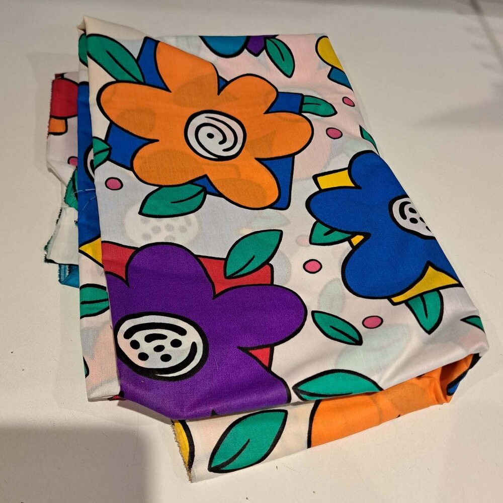 Floral fabric huge flowers in red purple orange blue on a white background - Picture 2 of 4
